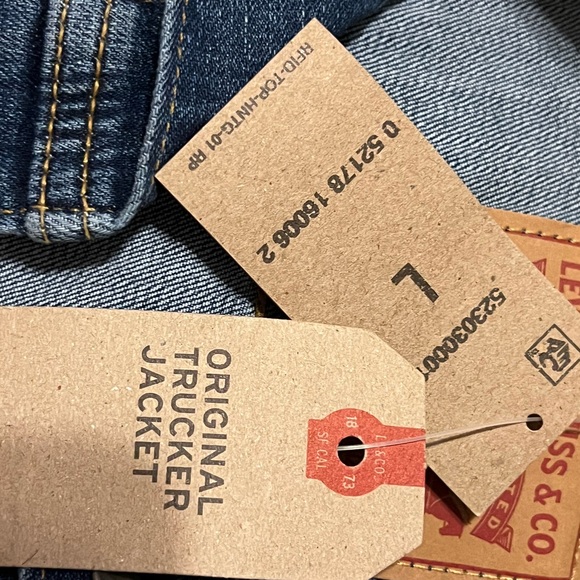 NWT Levi’s Trucker Jacket. Size large. - Picture 2 of 7